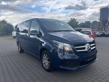 Mercedes V 220 - 1