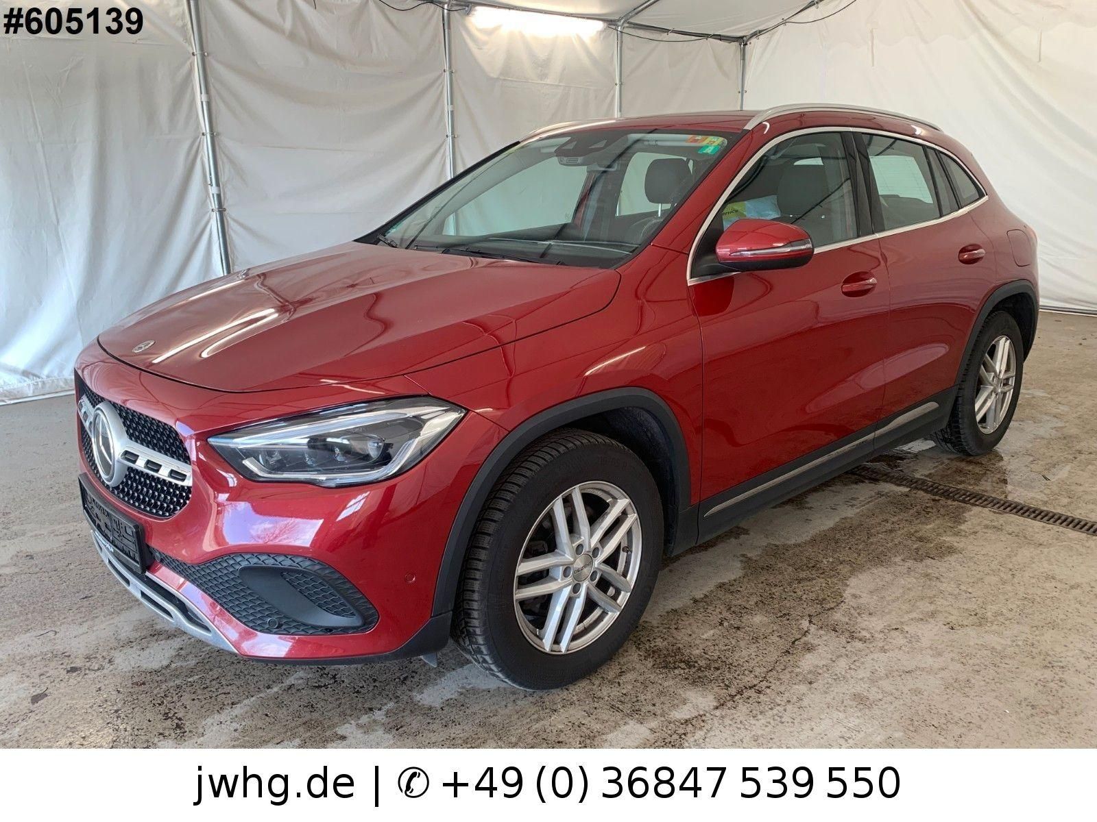 MERCEDES-BENZ GLA 200 4M Style Multib Distr+Widescr StndHz Kam