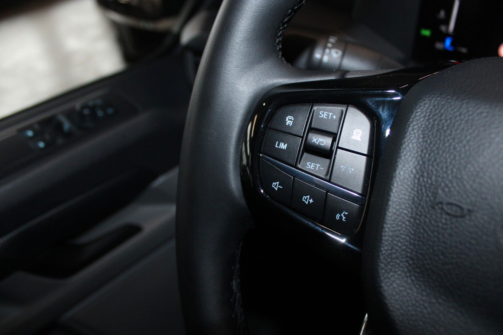 Fahrzeugabbildung Ford Transit Custom L1 TREND LED NAVI CAM ACC SHZ uvm