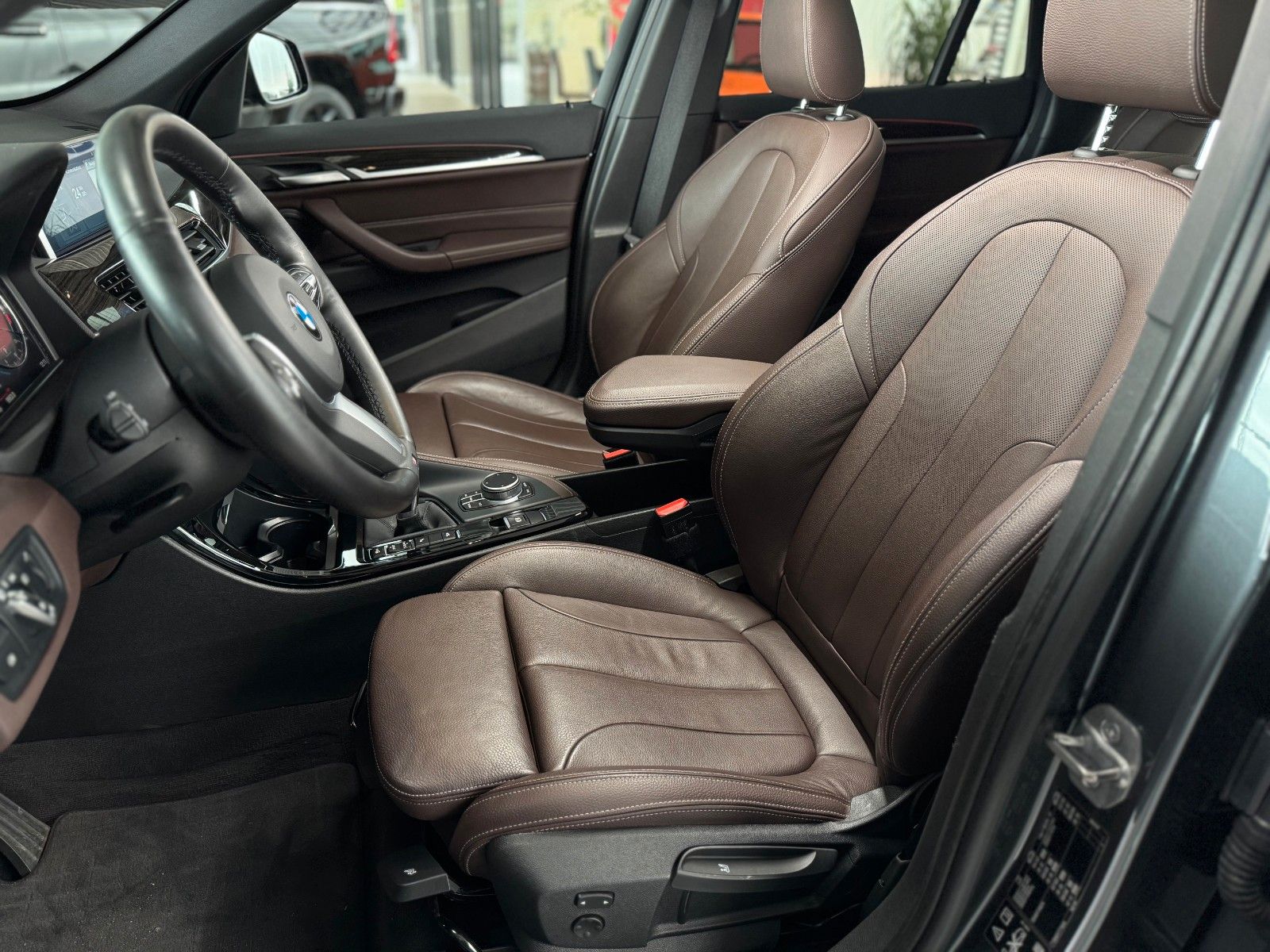 Fahrzeugabbildung BMW X1 xDrive 2.0i M Sport   "Leder PANO Kamera"