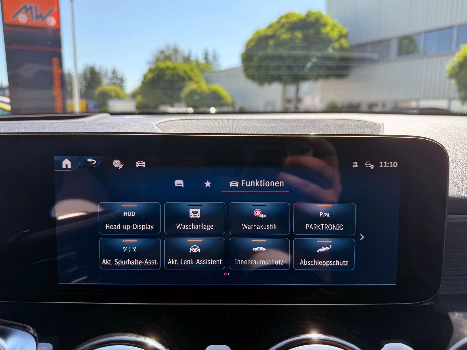 Fahrzeugabbildung Mercedes-Benz GLB35 AMG 4Matic ACC 360° HUD PANO BURMESTER LED