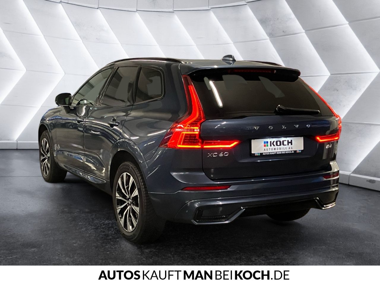 Volvo XC60 B4B Plus Dark ACC BLIS AHK VLED 4xSHz H&K foto 4