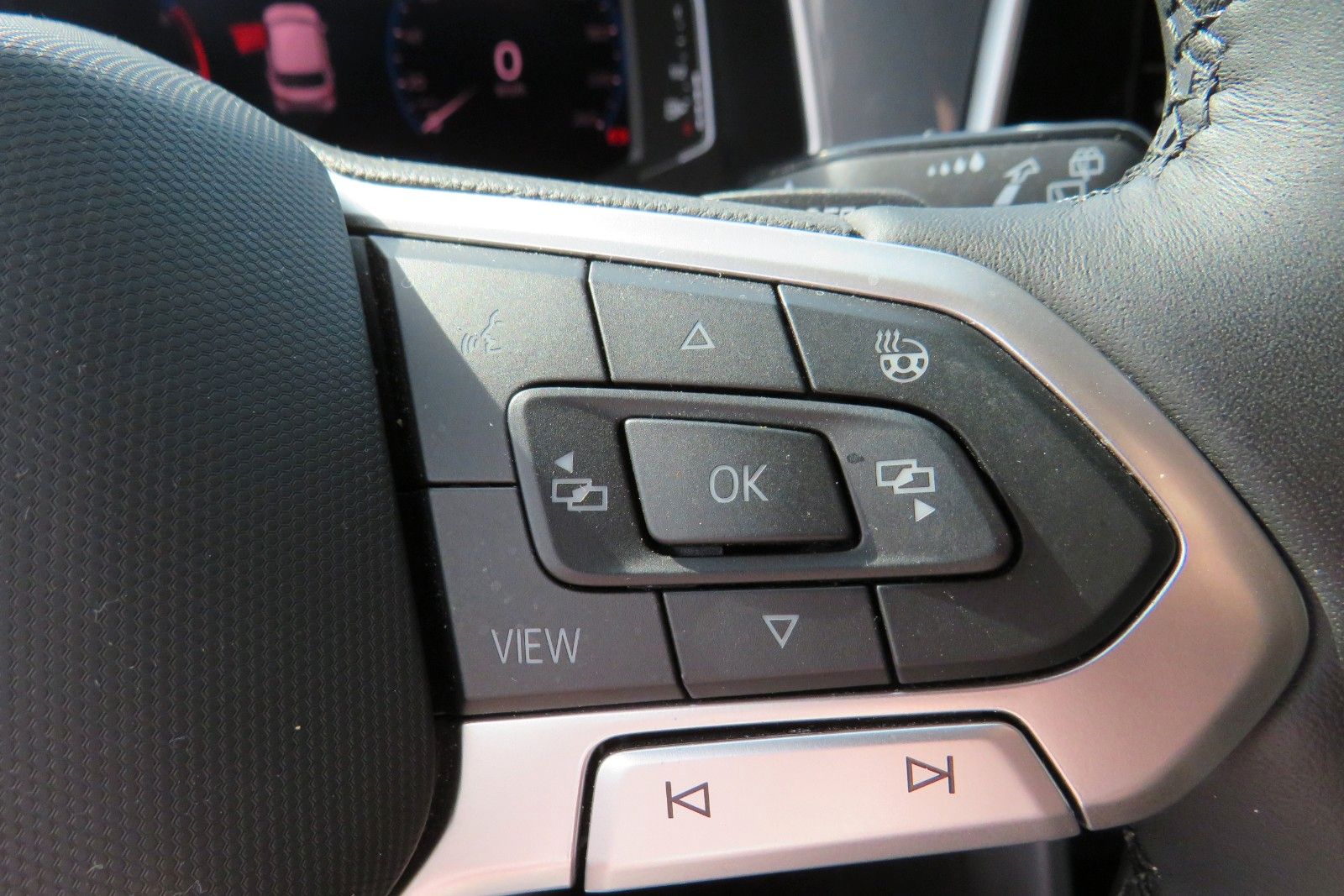 Fahrzeugabbildung Volkswagen T-Roc Style KAMERA ACC NAVI APP SITZH DIGI-COPI