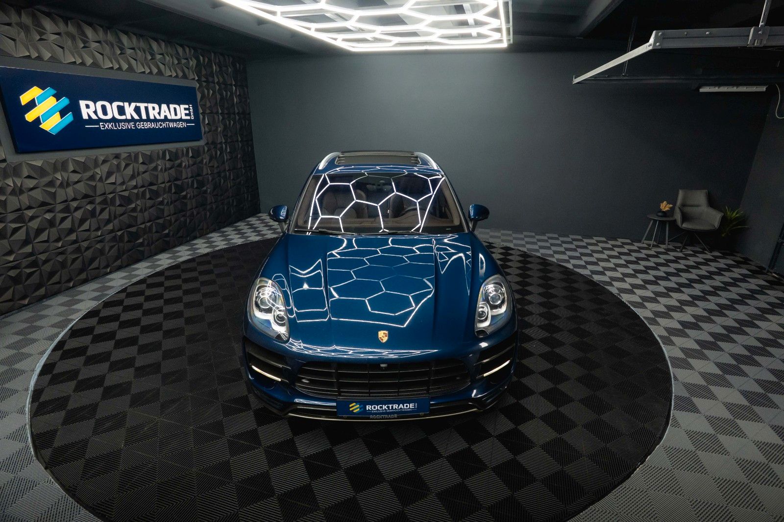 Fahrzeugabbildung Porsche Macan Turbo Sport-Design Chrono+ *Pano*DAB*LED*