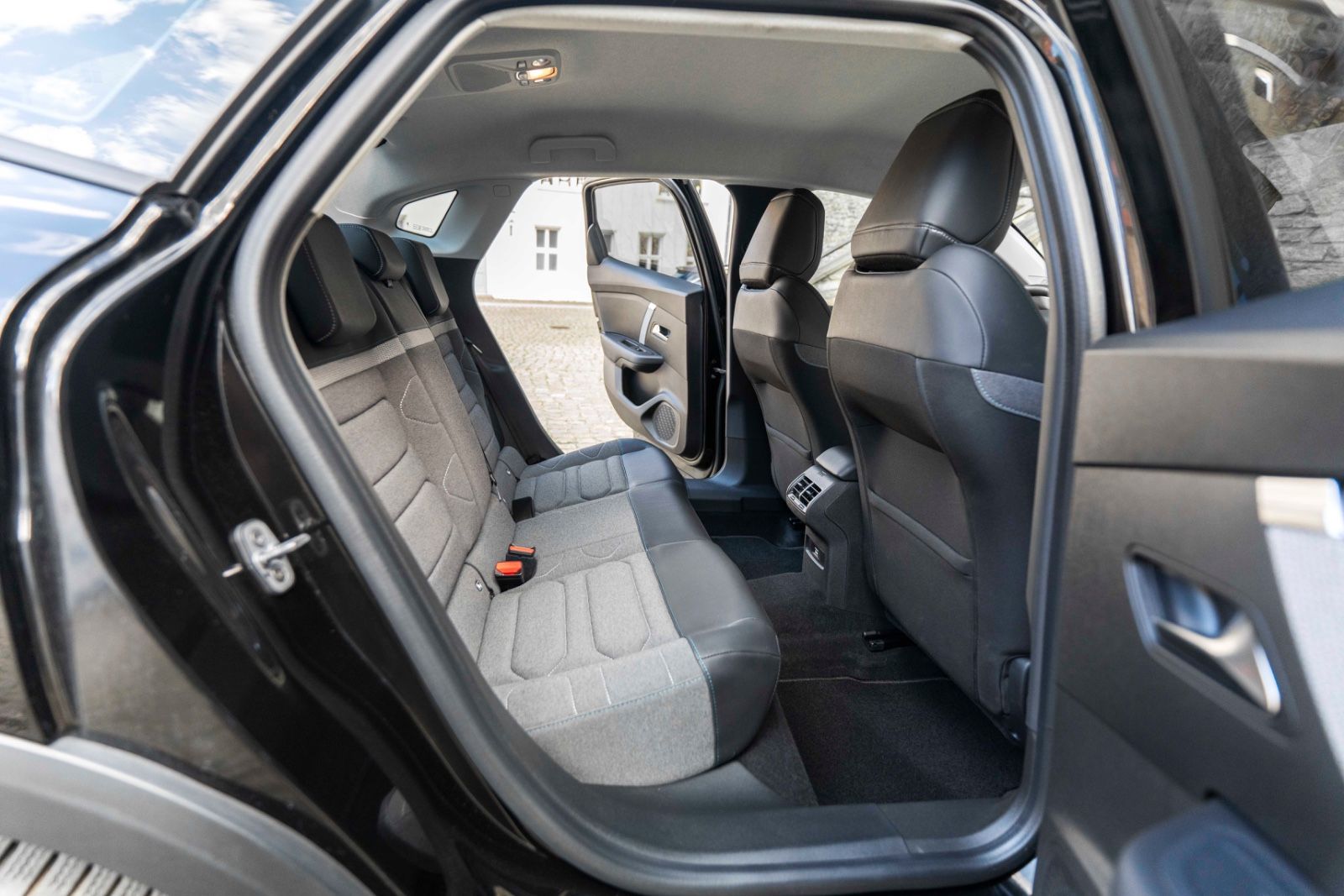 Fahrzeugabbildung Citroën C4 X Feel Pack LED KAM TEMPOMAT CARPLAY SHZ