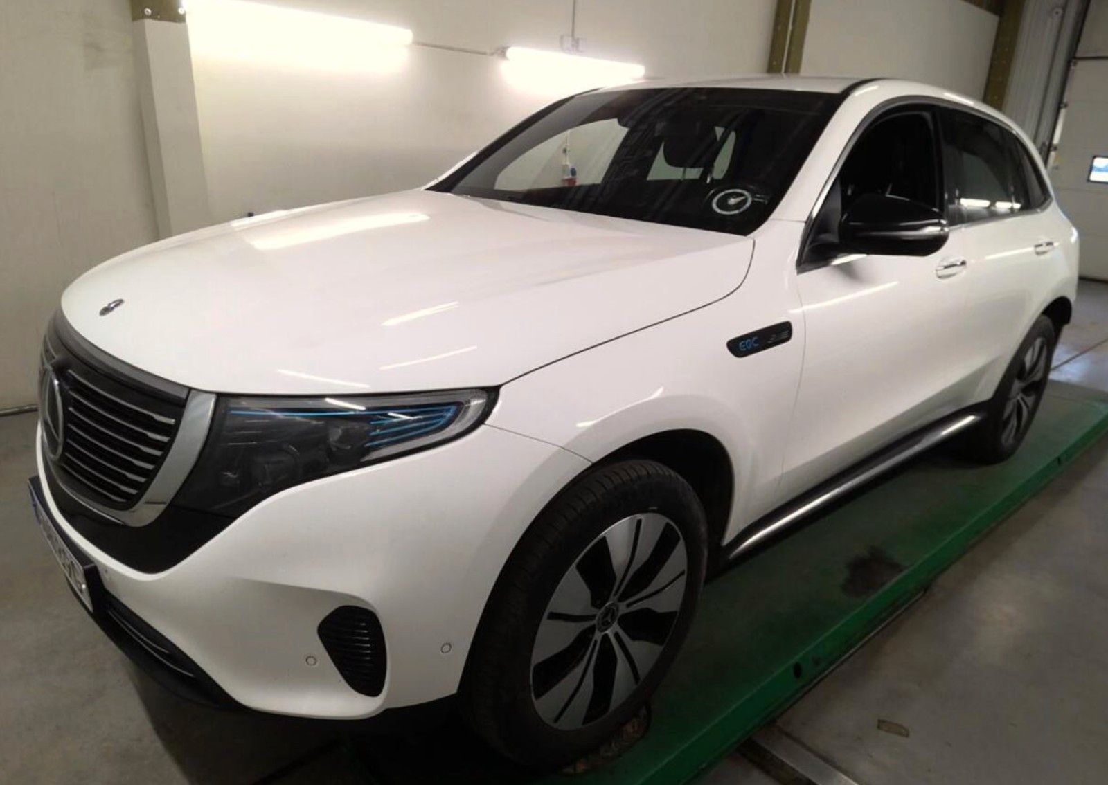 MERCEDES-BENZ EQC EQC 400 4MATIC*KAMERA*AHK