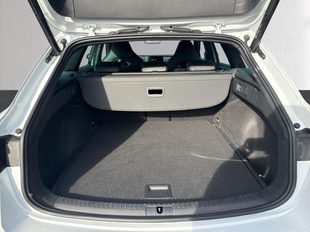 Cupra Leon VZ DCC 4DRIVE ACC LED RKam ParkLenk Nav SHZ
