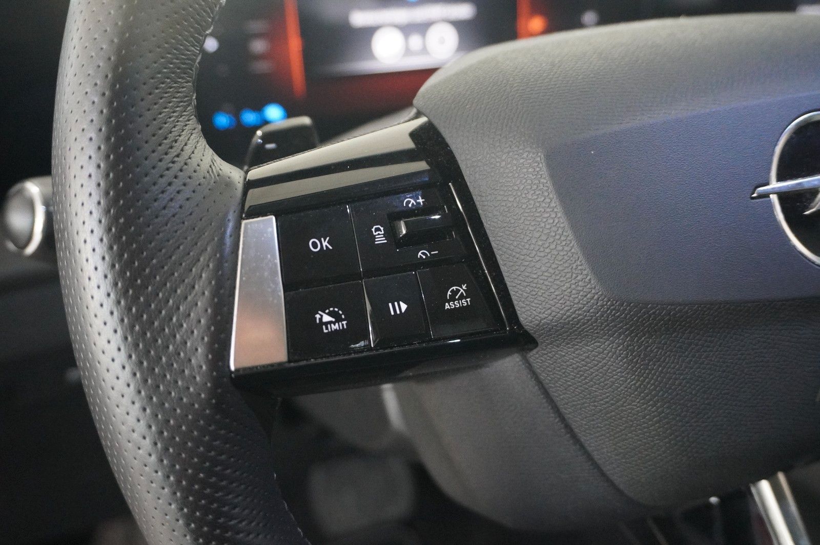 Fahrzeugabbildung Opel Astra L Lim. 1.6 HYBRID ELEGANCE NAVI/LED/KAMERA