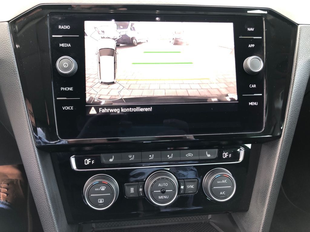 Fahrzeugabbildung Volkswagen Passat Variant 1.6 TDI SCR DSG Business Standhei