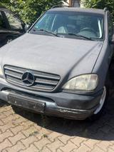 Mercedes-Benz Mercedes Mo 320 - gebrauchte Mercedes-Benz ML 320 aus dem Jahr 2001