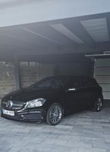 Mercedes-Benz A 180 AMG Line - Top gepflegtes Hausfrauenauto  - Mercedes-Benz A 180 Gebrauchtwagen in Essen