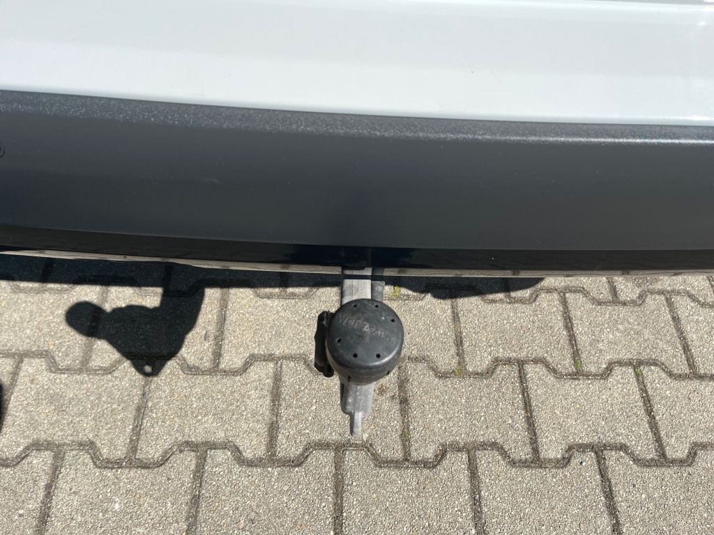 Fahrzeugabbildung Mercedes-Benz GLA 200 Progressive Night AHK LED SHZ Ambie. KAM