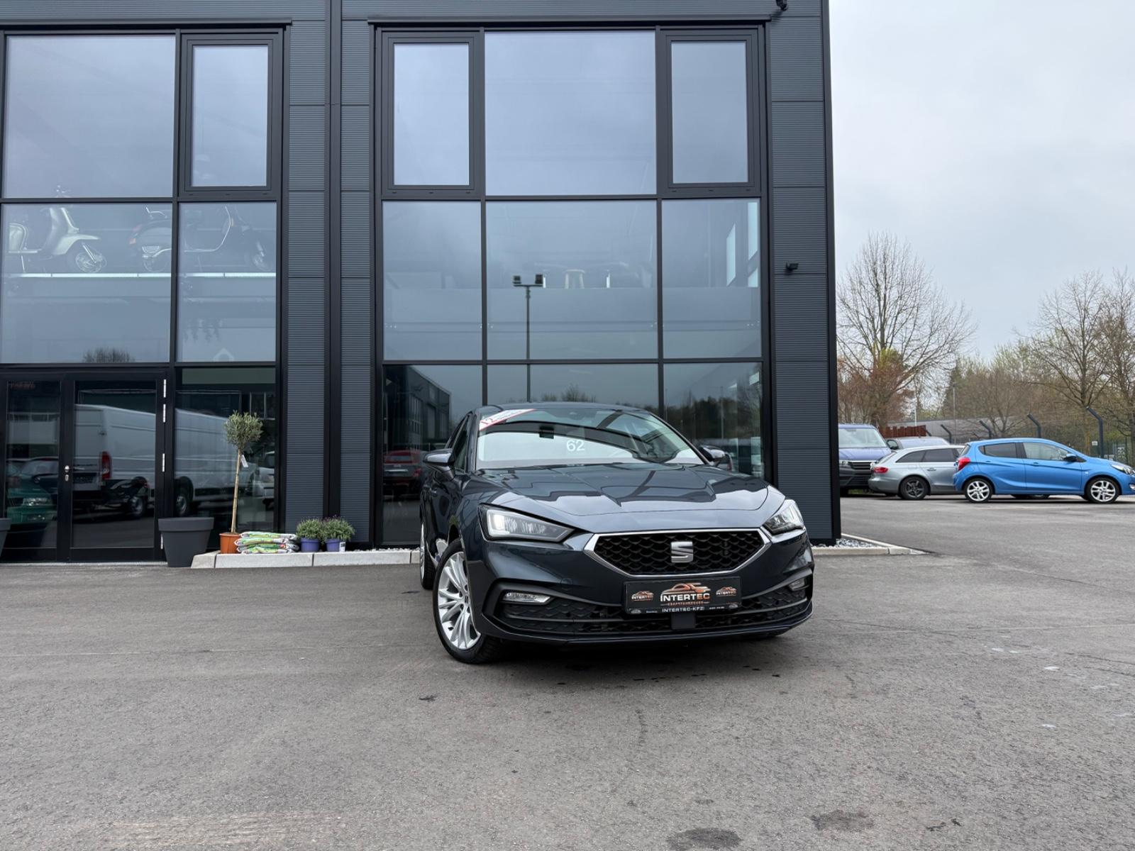 Seat Leon Style DSG SHZ PDC APPLE CAR 1 HAND TÜV NEU