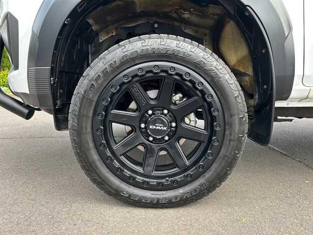 Isuzu Double Cab 4WD V-CROSS AT *EXTREM Höher AHK LB*