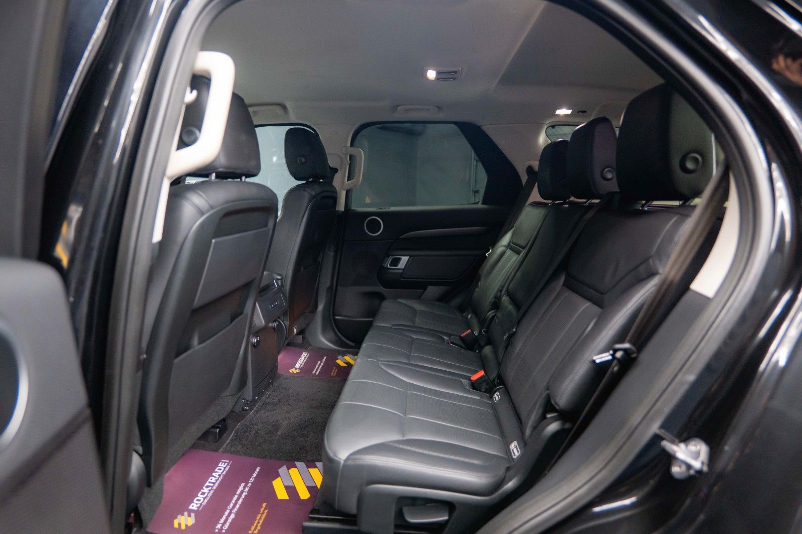 Fahrzeugabbildung Land Rover Discovery 5 2.0 TD SD4 HSE BLACK 4x4 *AHK*LED*