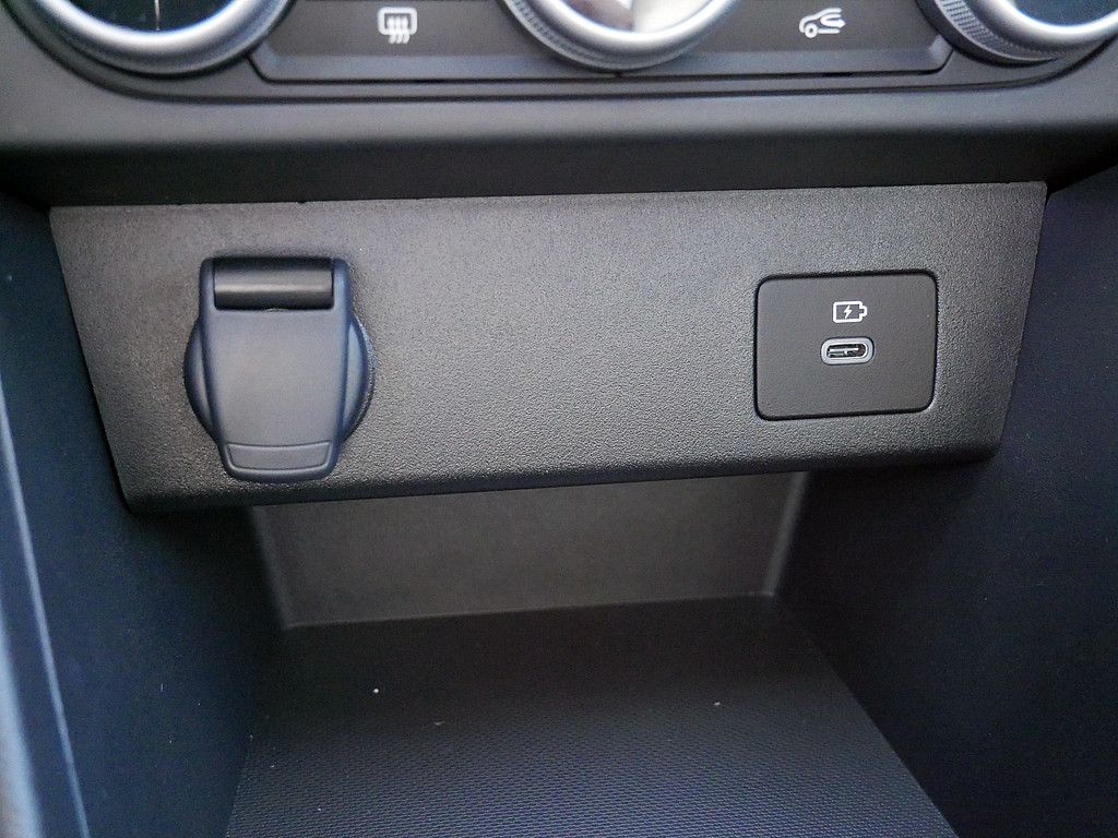 Fahrzeugabbildung Dacia Sandero Stepway Expression TCe 90 CVT Automatik