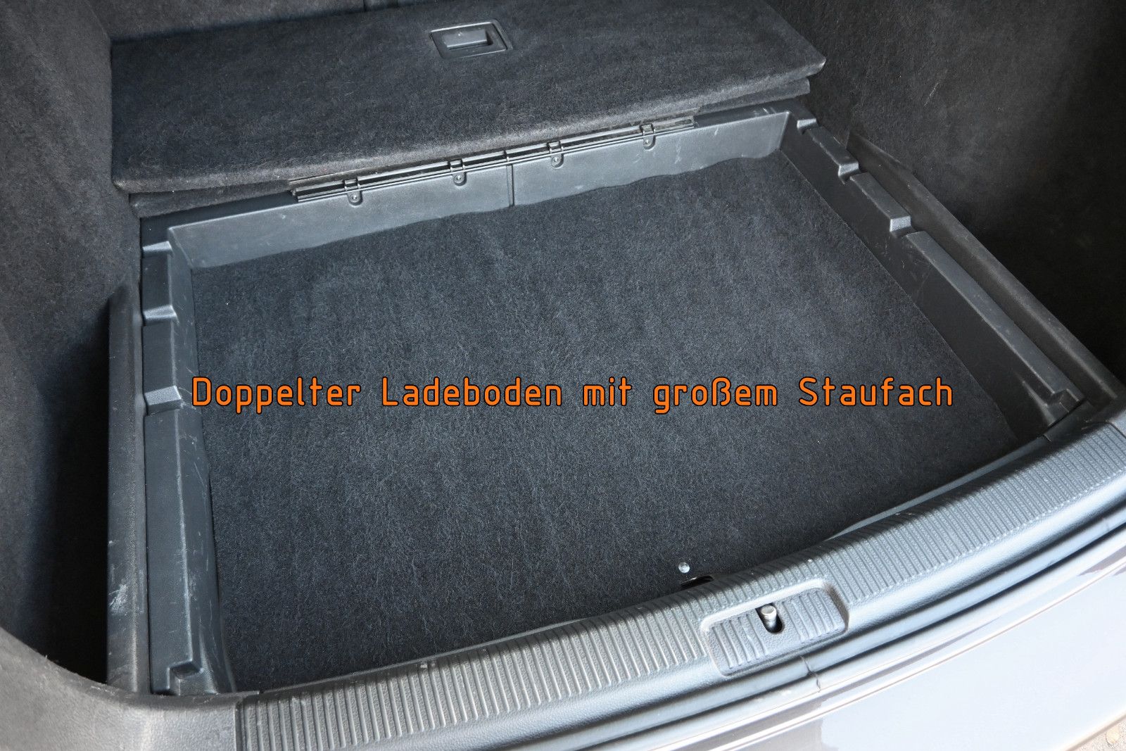 Fahrzeugabbildung Volkswagen Golf 1.6 TDI Variant MATCH °AHK°PANO°STANDHEIZ.°