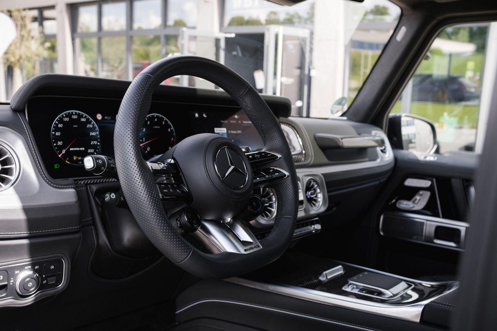 Fahrzeugabbildung Mercedes-Benz G 63 AMG-Perform.Paket-Superior-NightP.-Carbon