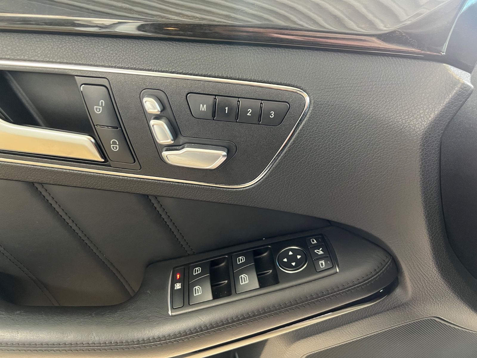 Fahrzeugabbildung Mercedes-Benz E 63 AMG E Lim. *DIAMANTWEISS*MB-SCHECKHEFT*