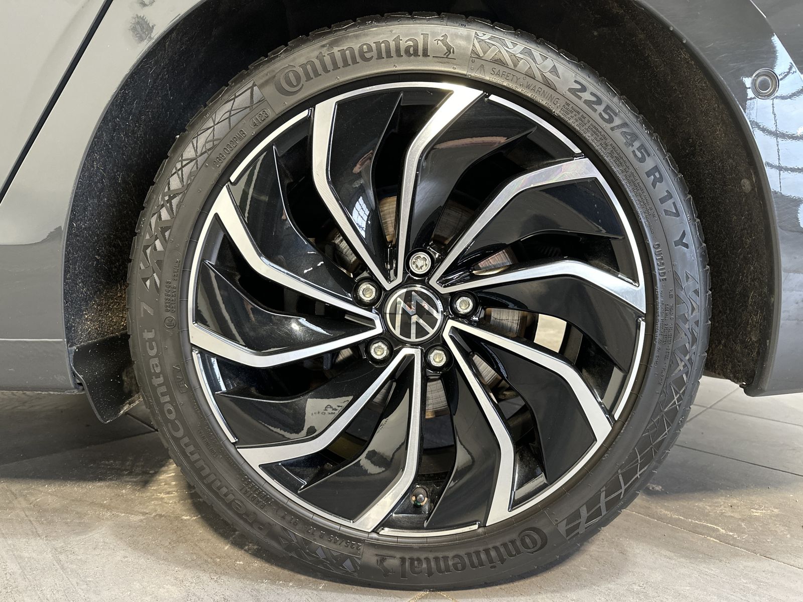 Fahrzeugabbildung Volkswagen Golf Variant 2.0 TDI DSG Life NAV+LED+PANO+AHK