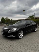 Mercedes-Benz E 350 4MATIC - Luftfederung - Viele Neuteile - Mercedes-Benz E 350 aus 2009: 4matic