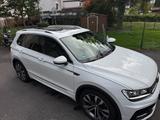 Volkswagen Tiguan Highline BMT/Start-Stopp 4Motion R-Line - VW Tiguan Gebrauchtwagen in Solingen