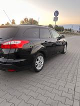 Ford Focus 1,0 EcoBoost 92kW Business Turnier Bus... - Ford Focus bis 5.000 Euro