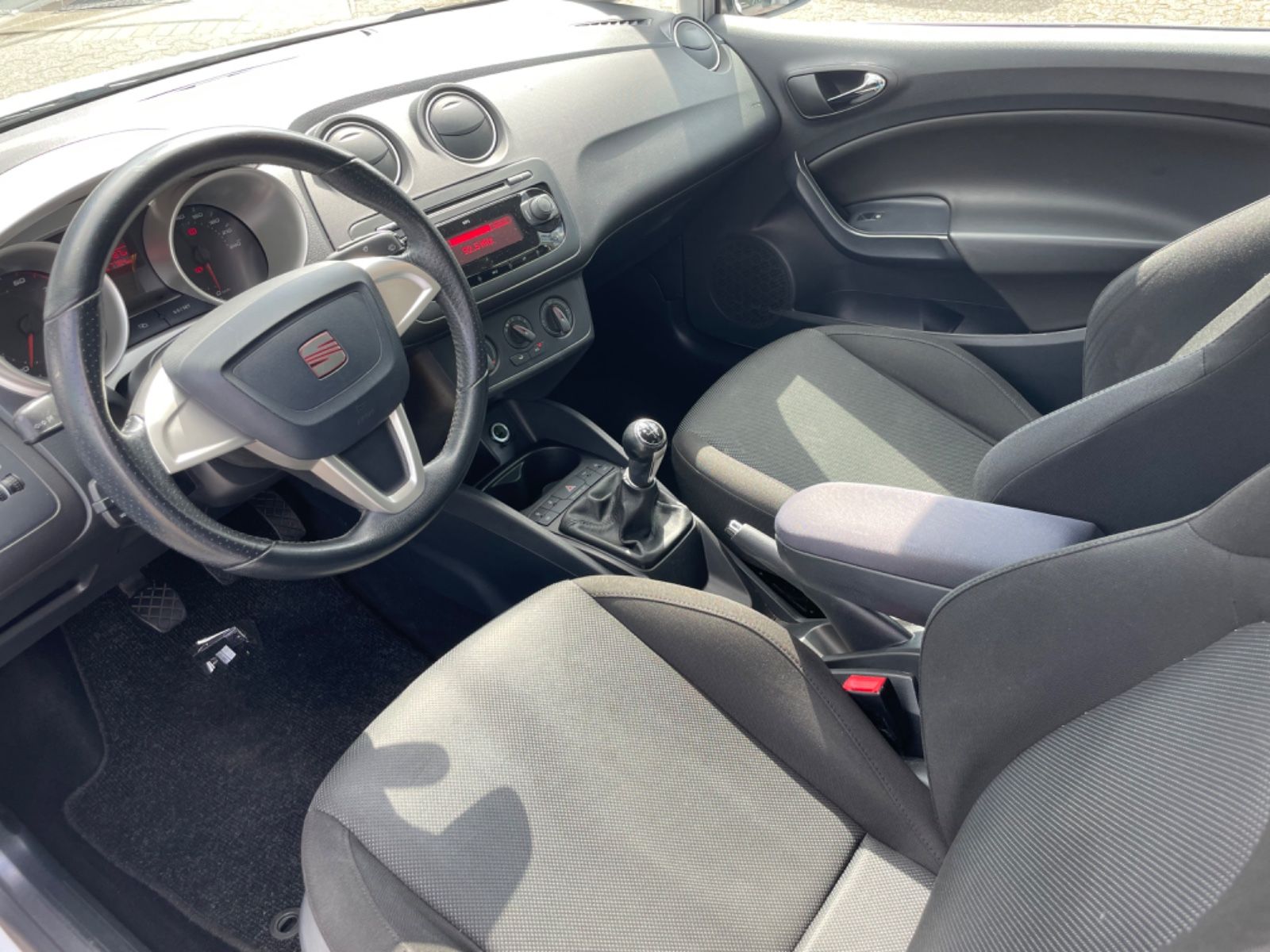 Fahrzeugabbildung SEAT Ibiza SC 1.4 16V Sport 8-fach/LM-16"/TÜV neu