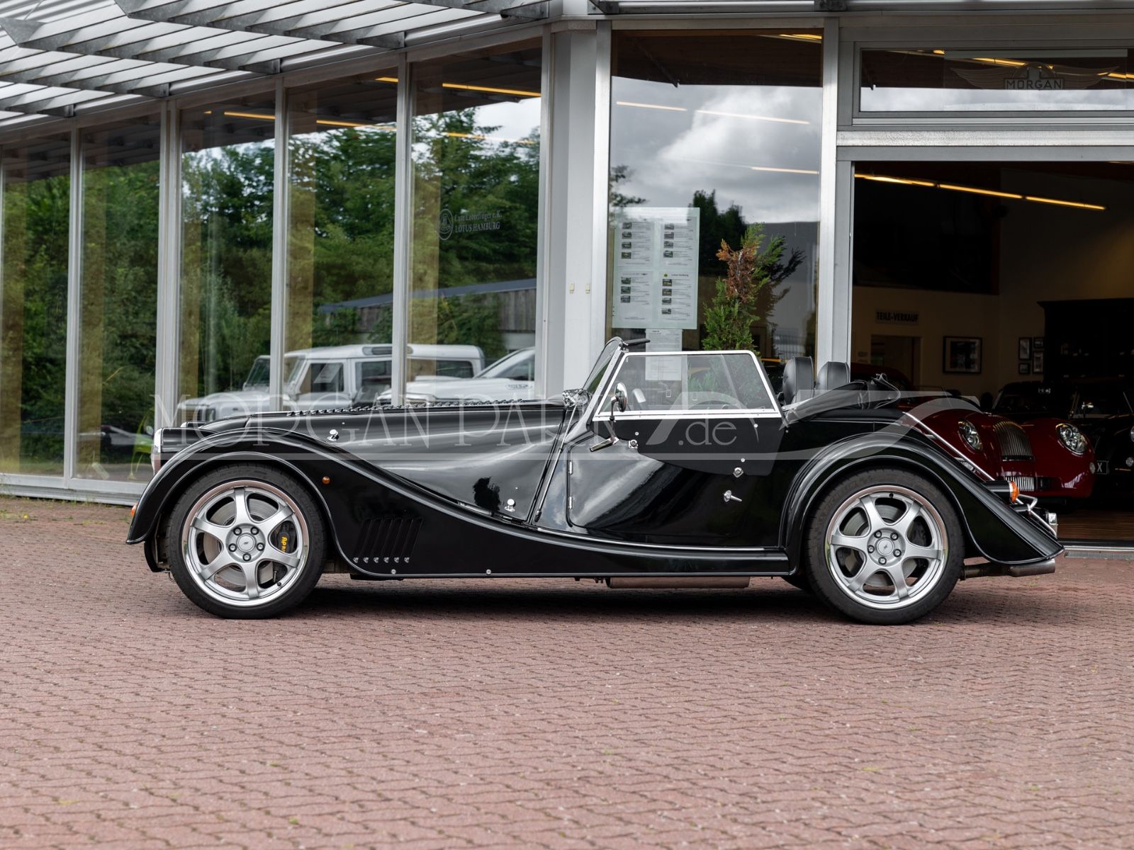 Fahrzeugabbildung Morgan Plus 8 *Sport Black + Automatikgetriebe*