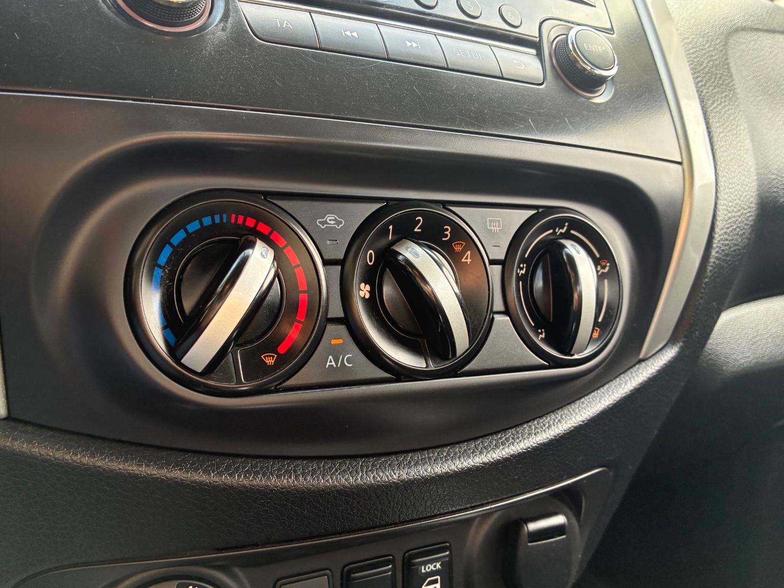 Nissan Navara NP300 Double Cabine 163ch - 2 ème main - Attelage - Entretien complet - CT récent
