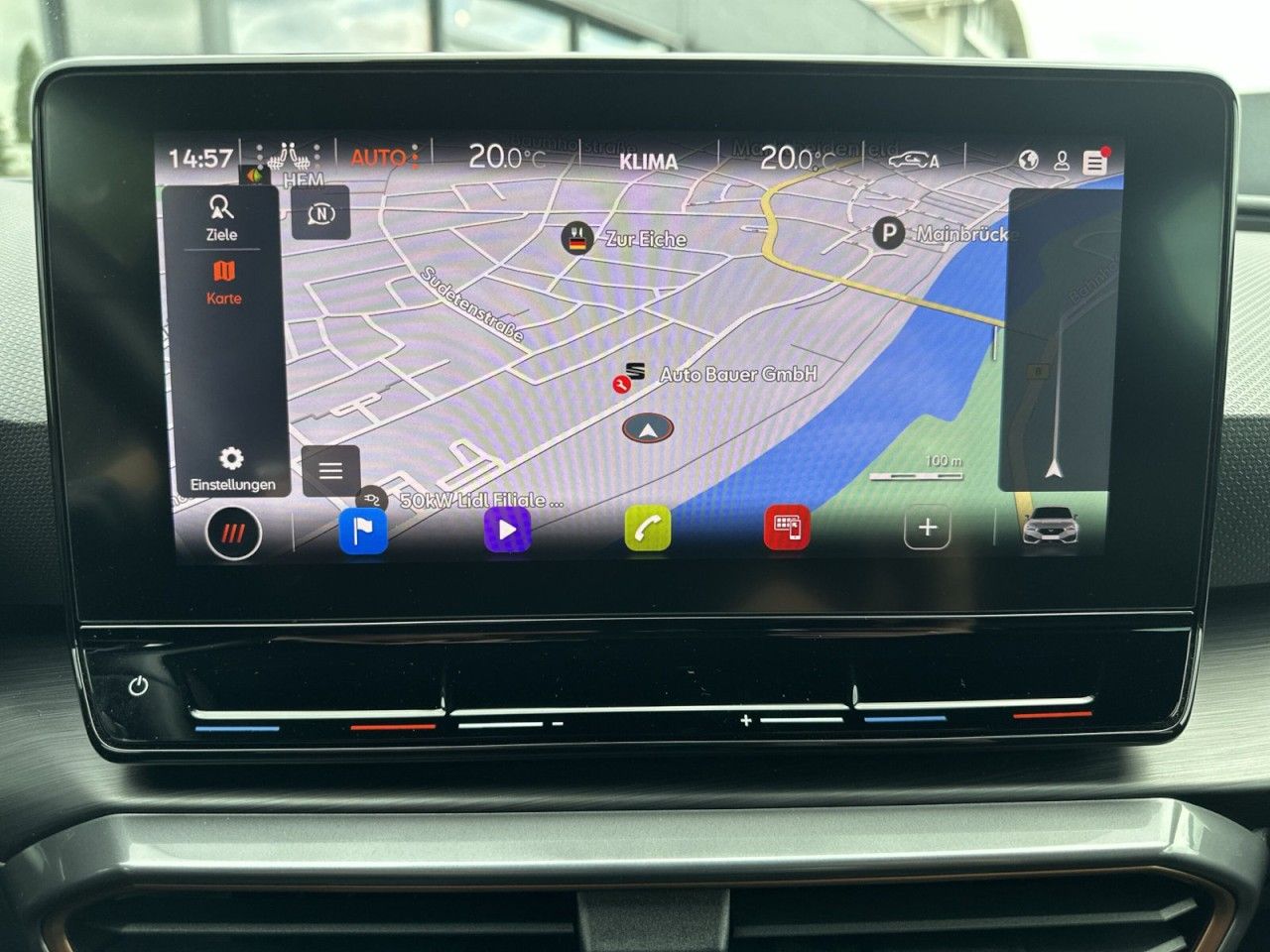 Fahrzeugabbildung CUPRA Leon VZ 2.0TSI 300 PS DSG*KW-Gewinde*Cam* - mit KI generiert/bearbeitet