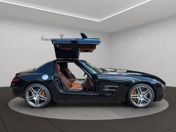 صورة 5 لـ 2011 Mercedes-BENZ SLS AMG