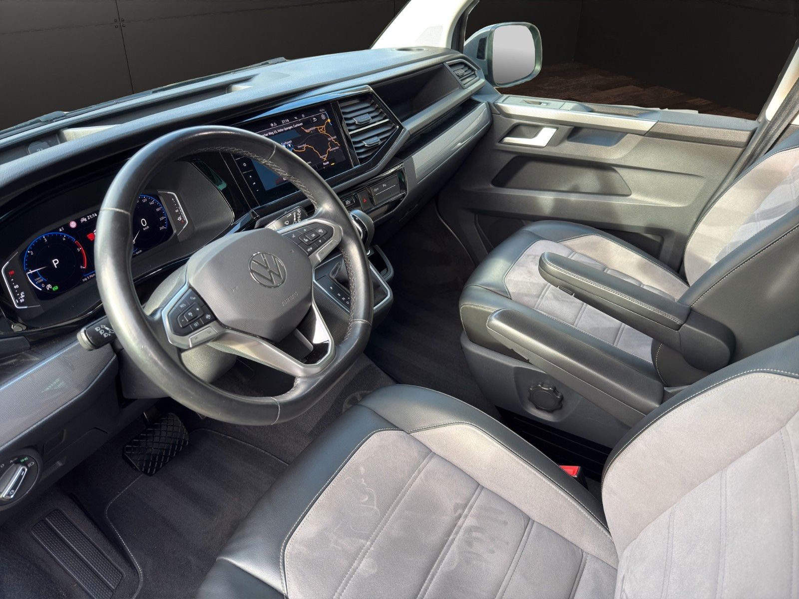 Fahrzeugabbildung Volkswagen T6.1 Multivan Gen.6 *AHK*Dig.Cok*ACC*Carplay*LED