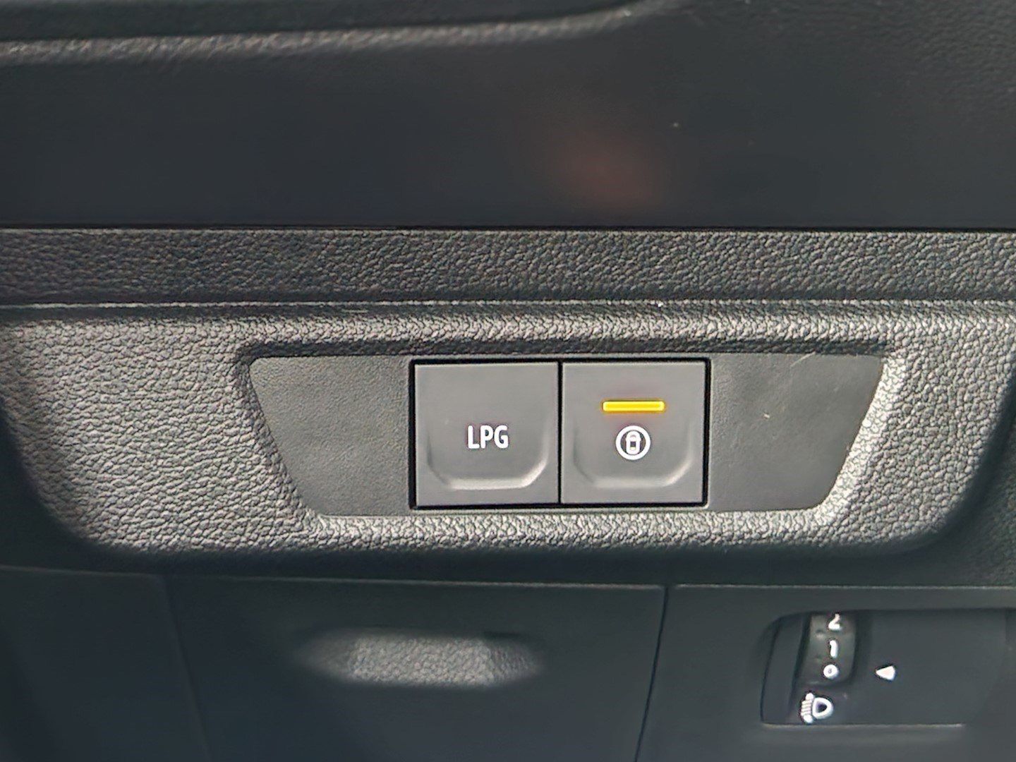 DACIA Sandero Essential Eco-G 100 Klimaanlage – Bild 24