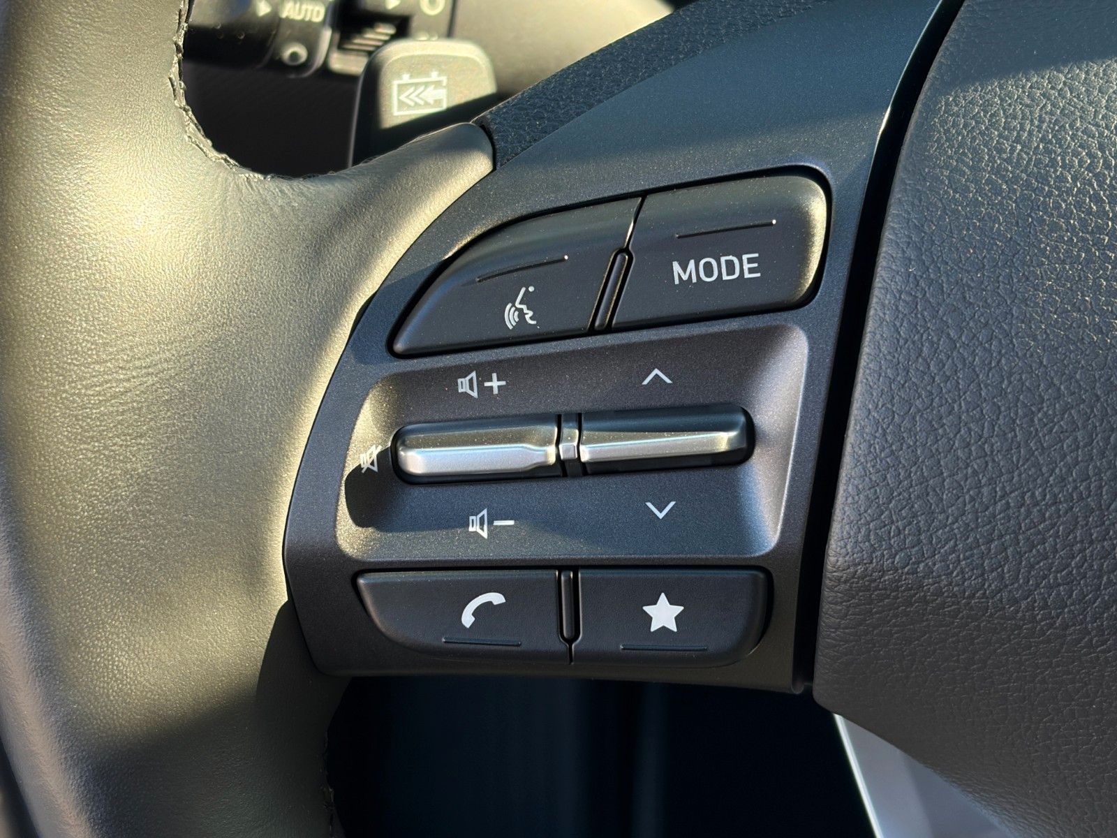 Fahrzeugabbildung Hyundai KONA E Edition 30+ Wärmepumpe CarPlay KRELL LHZ