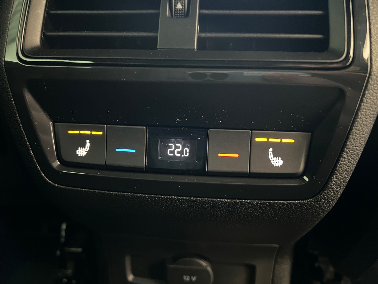 Fahrzeugabbildung SKODA Karoq Sportline 2.0 TSI DSG 4x4 *AHK,CANTON-Soun