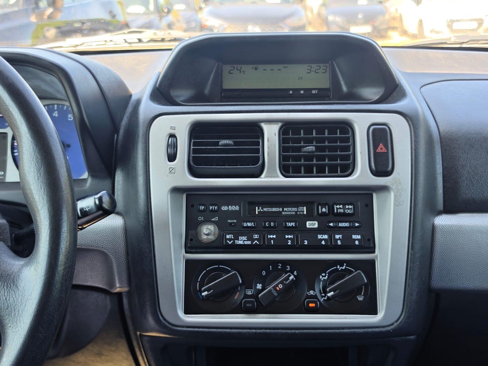Mitsubishi Pajero Pinin 1.8 | 114 ch | BVM | Attelage fixe | Climatisation | Jantes alliage | Contrôle technique neuf