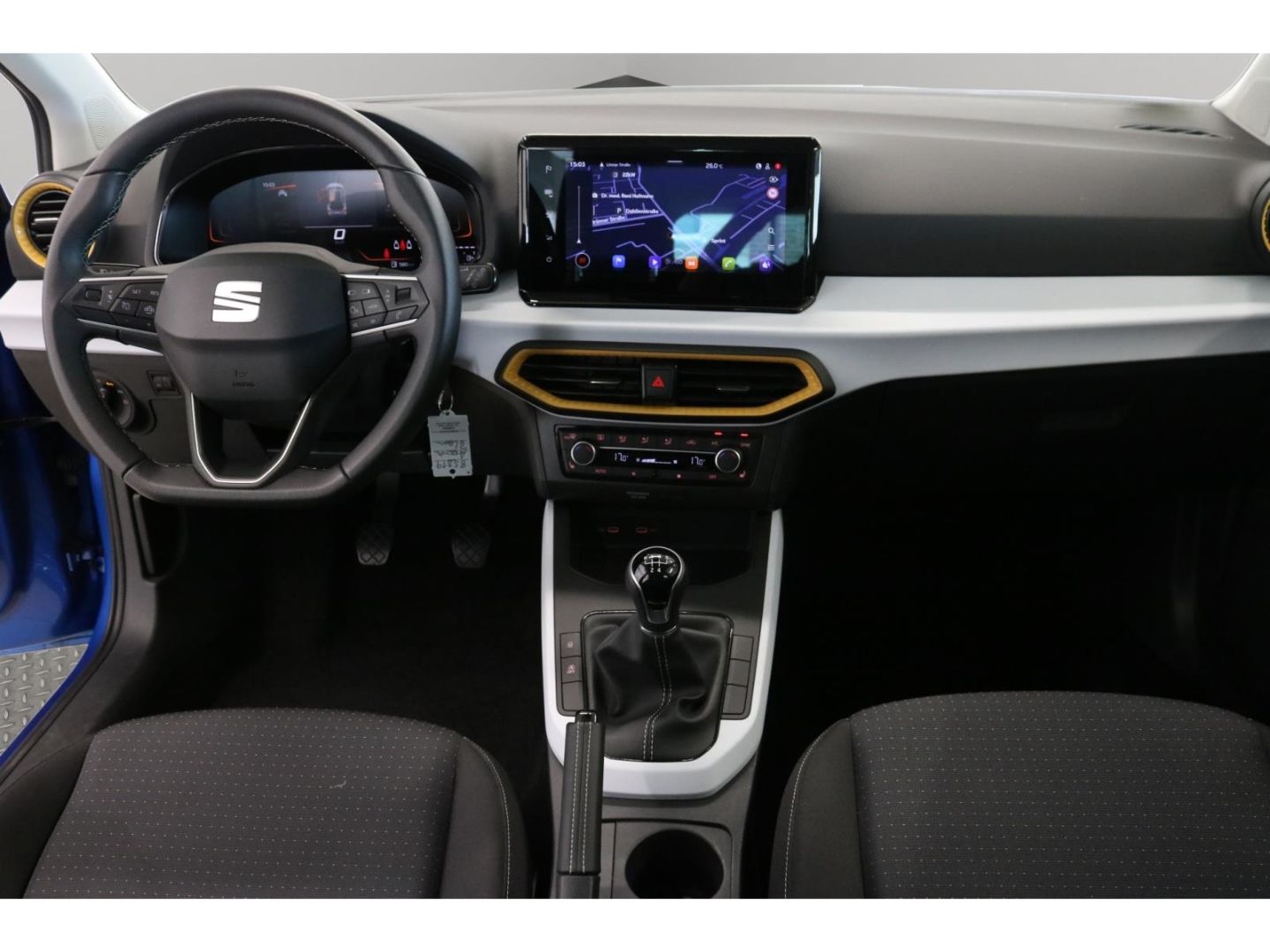 Fahrzeugabbildung SEAT Arona Road Edition Navi Tempomat SHZ PDC LED