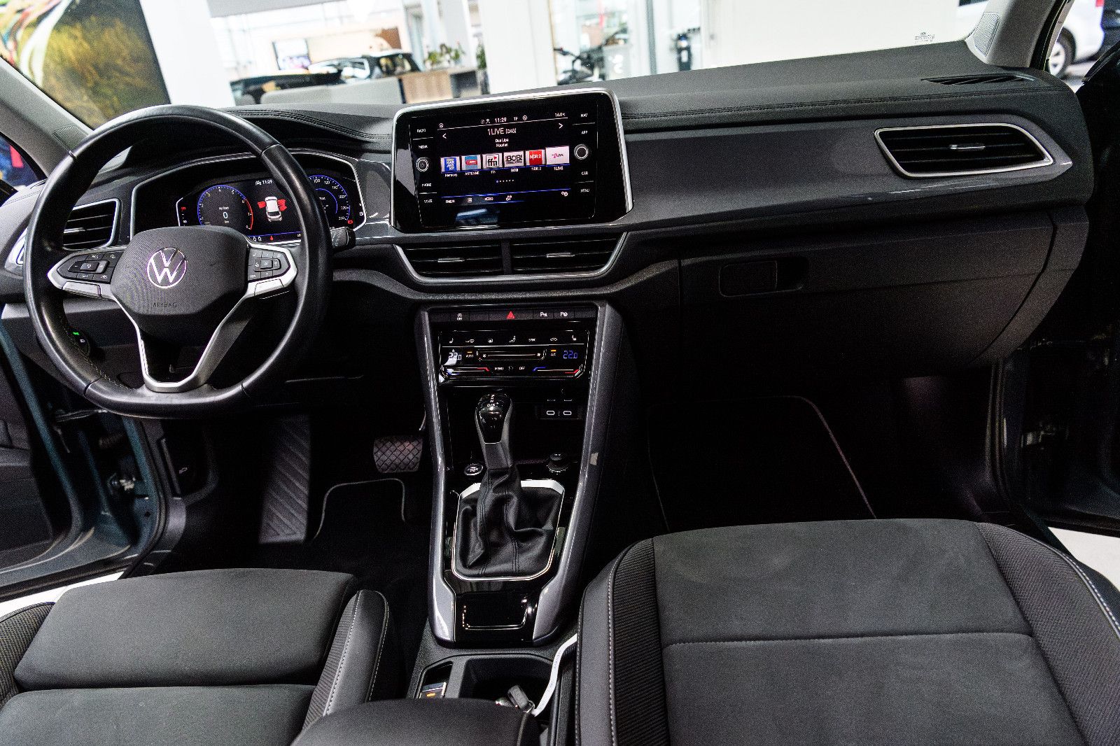 Fahrzeugabbildung Volkswagen T-Roc Style 1.5 TSI DSG LED+AHK+KEYLESS+KAMERA