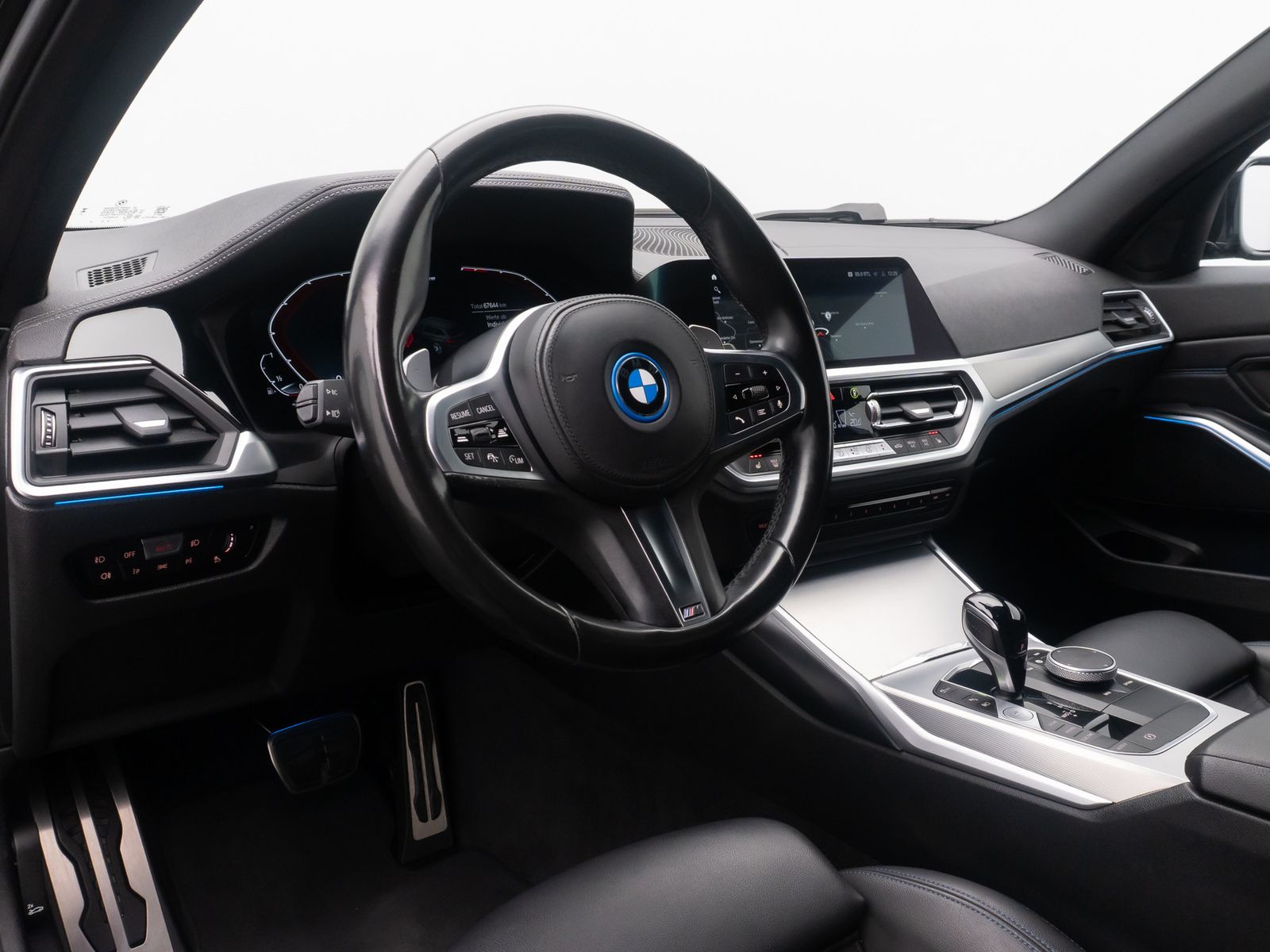 Fahrzeugabbildung BMW 330e M Sport Kamera HUD DAB Laser HiFi Alarm 18"