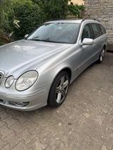 Mercedes-Benz E 320 CDI 4MATIC T AVANTGARDE Avantgarde - Mercedes-Benz E 320: Cdi 4matic