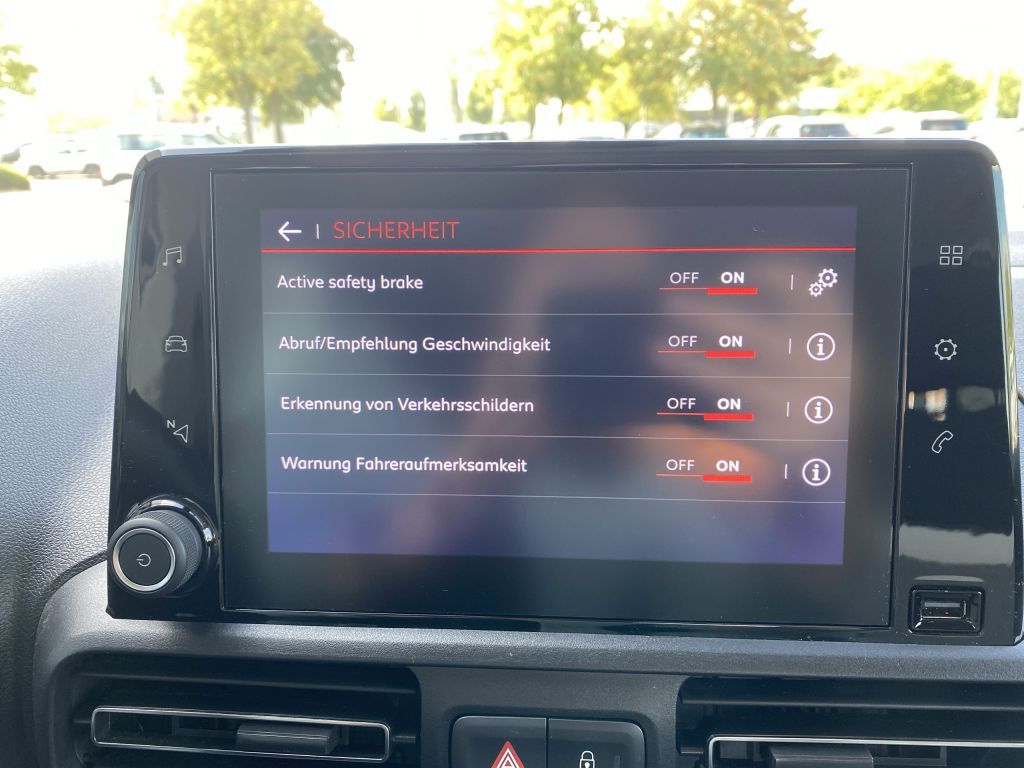 Fahrzeugabbildung Citroën Berlingo M PT 110 FEEL *Keyless*FArb-Touch *PDC*