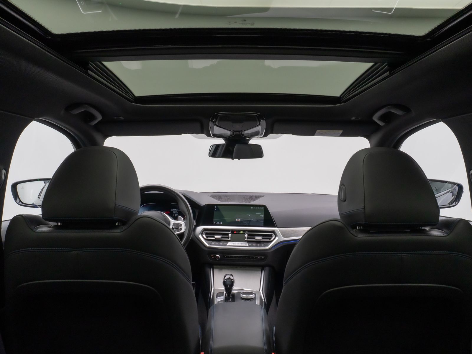 Fahrzeugabbildung BMW 330i M Sport Panorama Kamera Laser HUD DAB HiFi