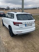 Skoda Karoq 1.5l TSI Sportl.DSG, Topaus.Garantie 03/27 - Skoda Karoq: Von Privat