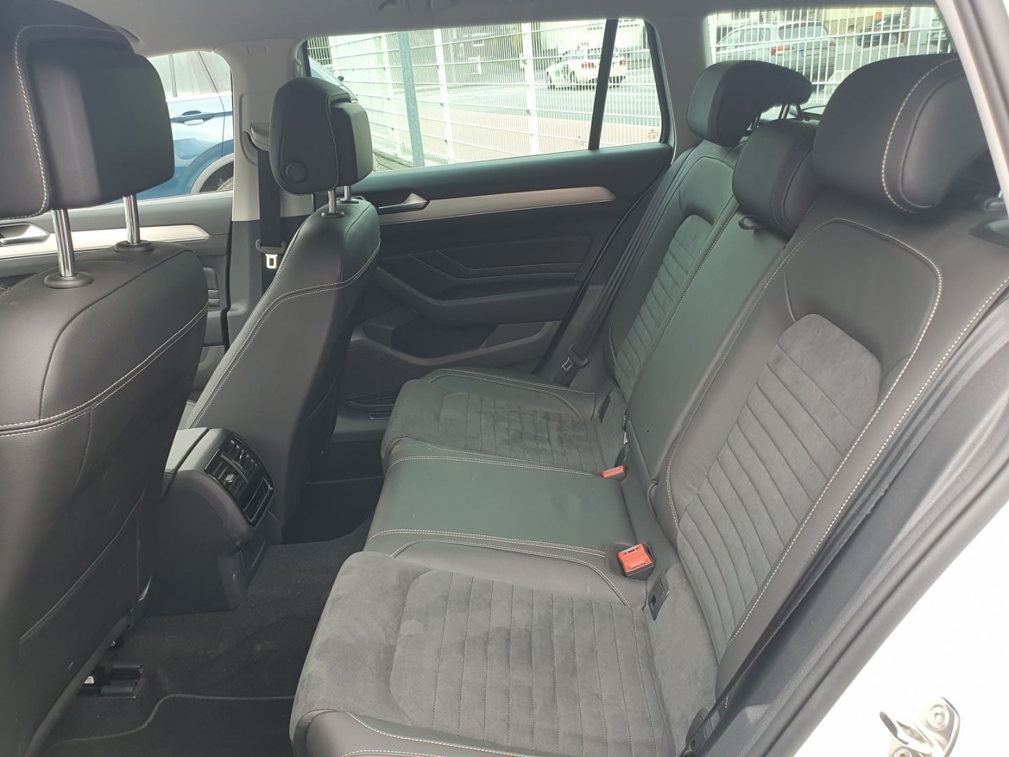 Volkswagen Passat Variant Elegance 2.0 TDI AHK-klappbar Nav foto 7