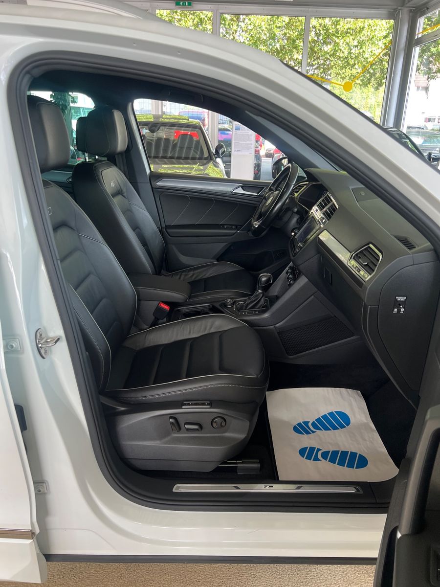 Fahrzeugabbildung Volkswagen Tiguan Highline 4Motion R line *HEAD-UP*MEMORY*