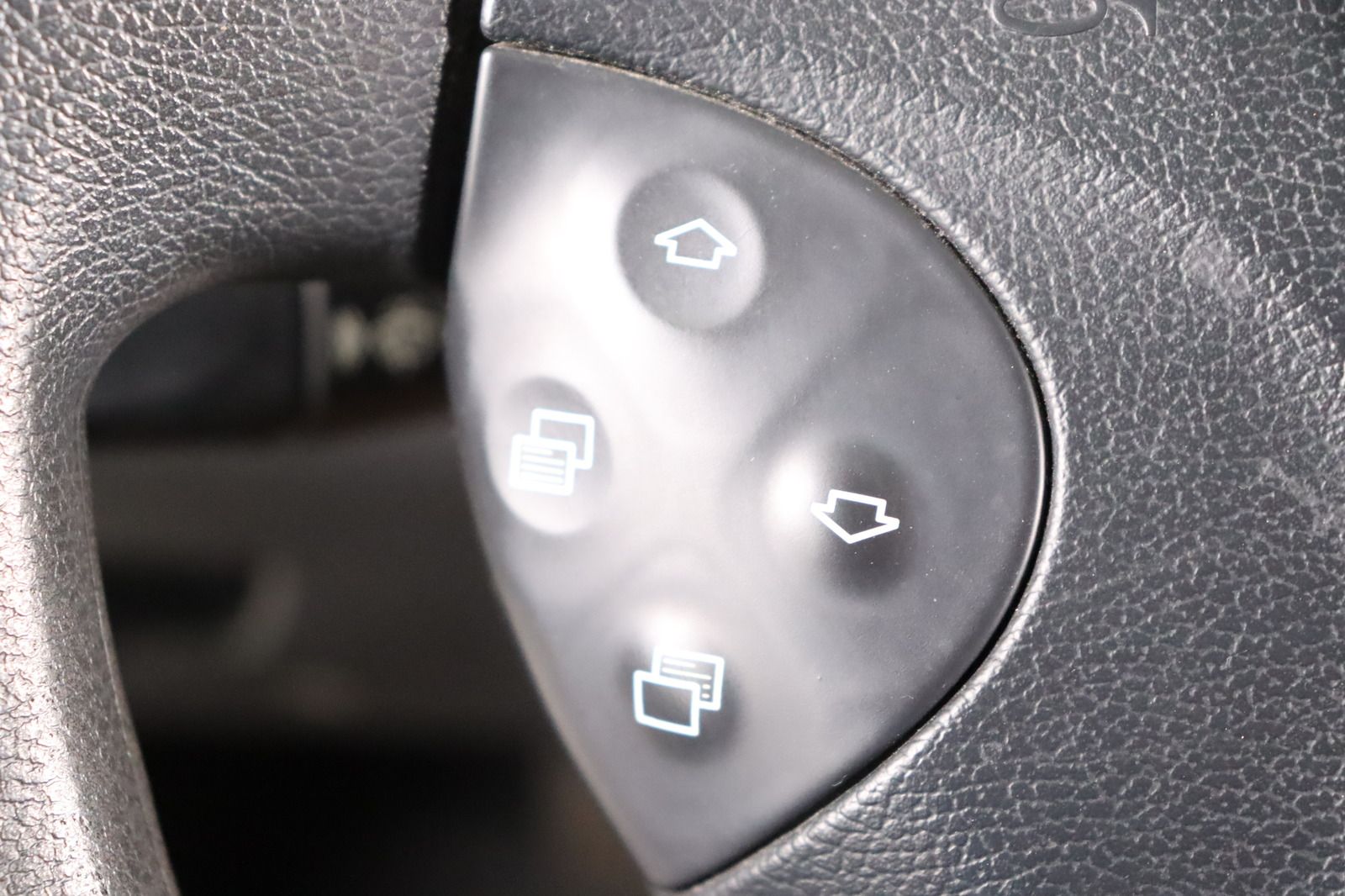 Fahrzeugabbildung Mercedes-Benz E 200 KOMPRESSOR Automatik * Klimaautom. *