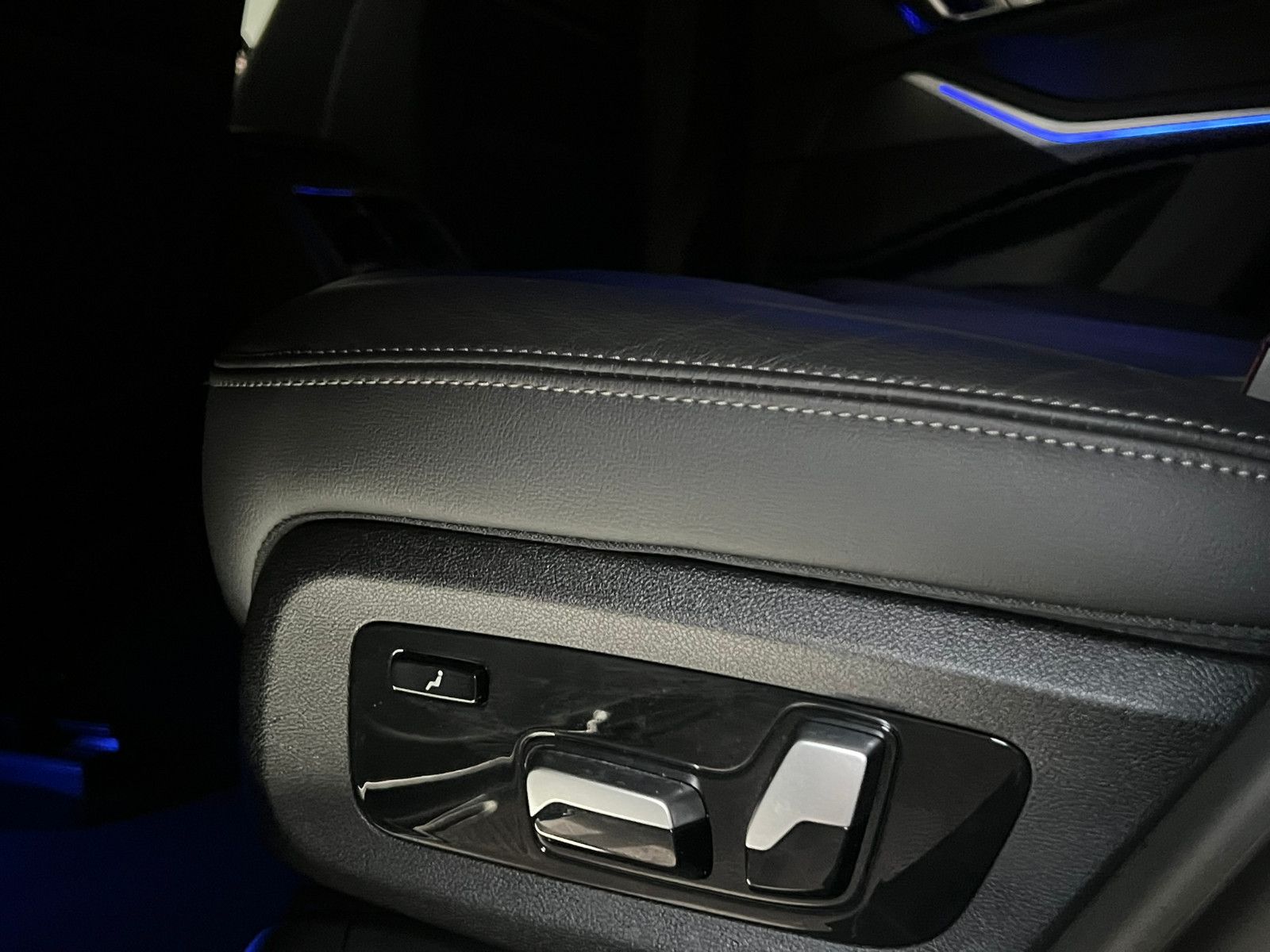 Fahrzeugabbildung BMW X5 xDrive 30 d M SPORT/DAB/AHK/ACC/360*/7-SITZER