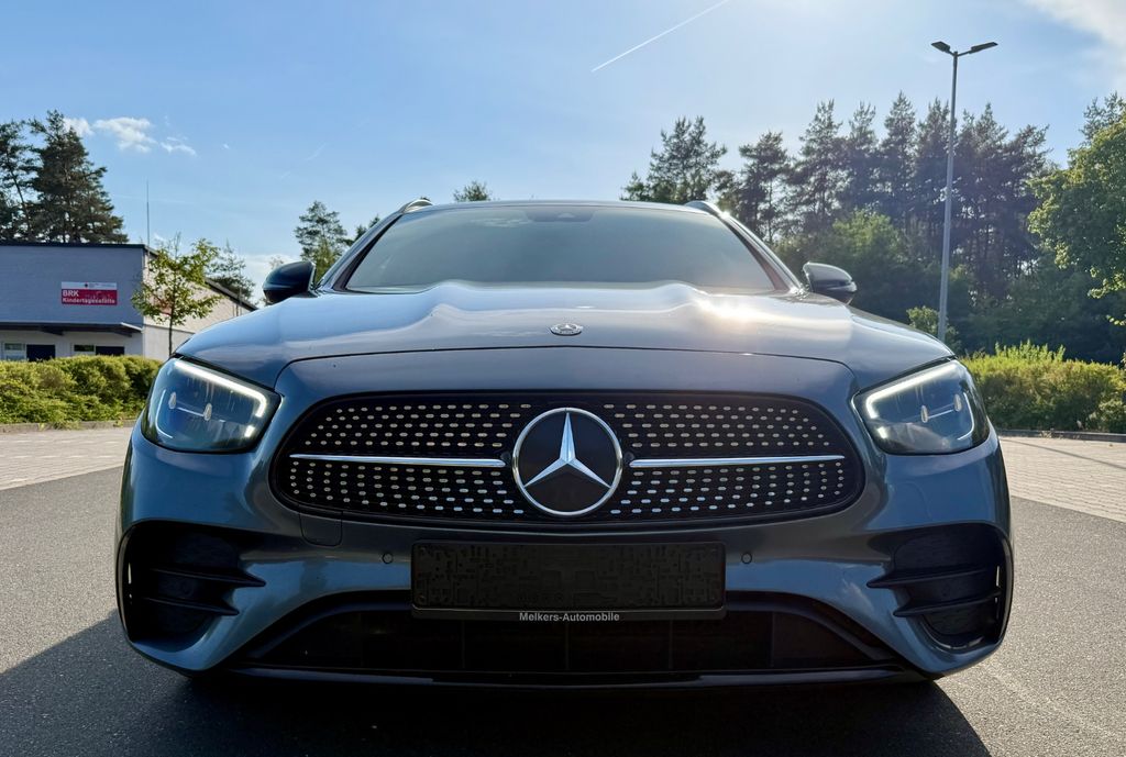 Image of Mercedes-Benz E 300