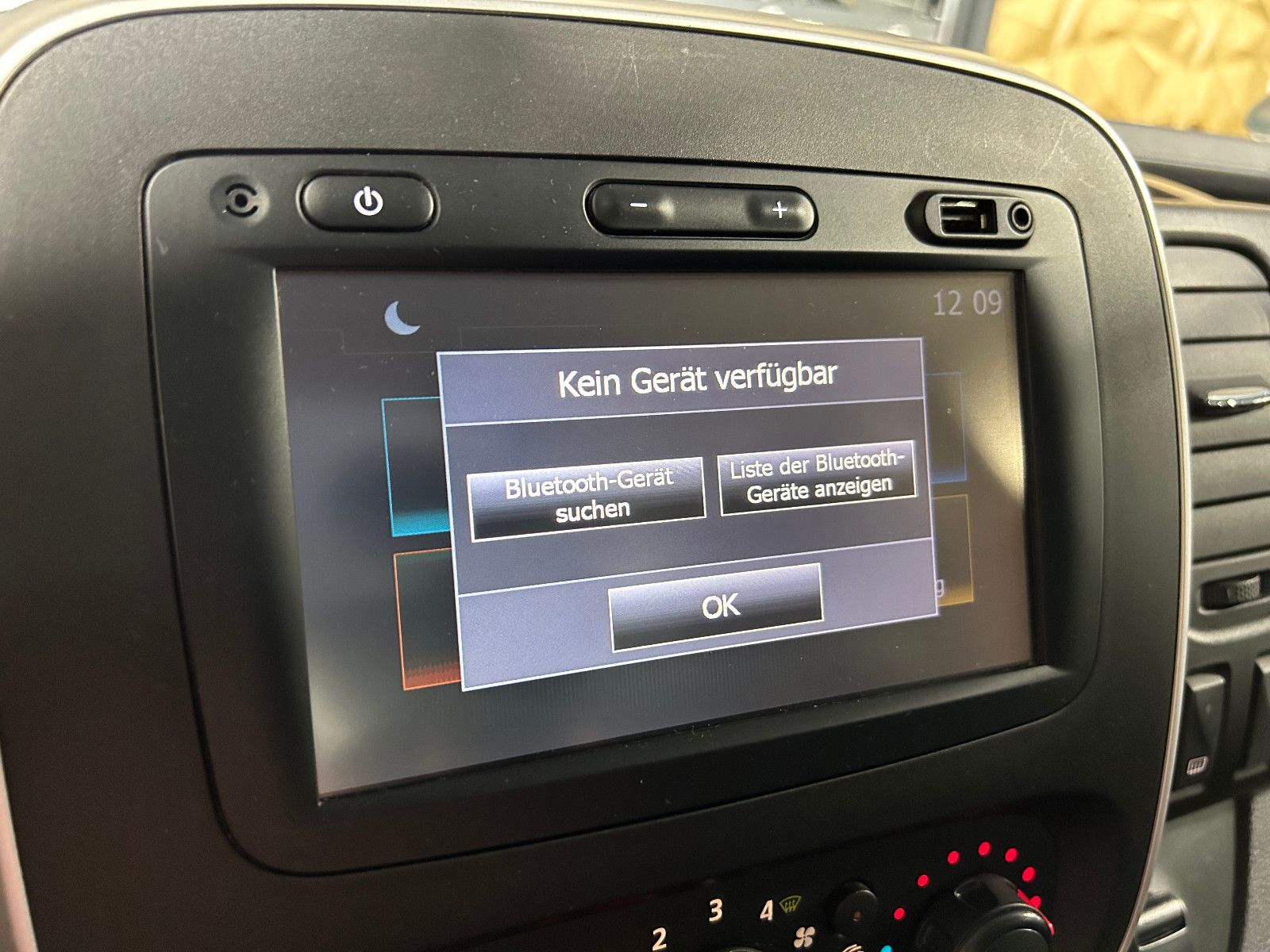 Fahrzeugabbildung Renault Trafic Combi L1H1 2,7t  Expression/9-SITZ/NAVI